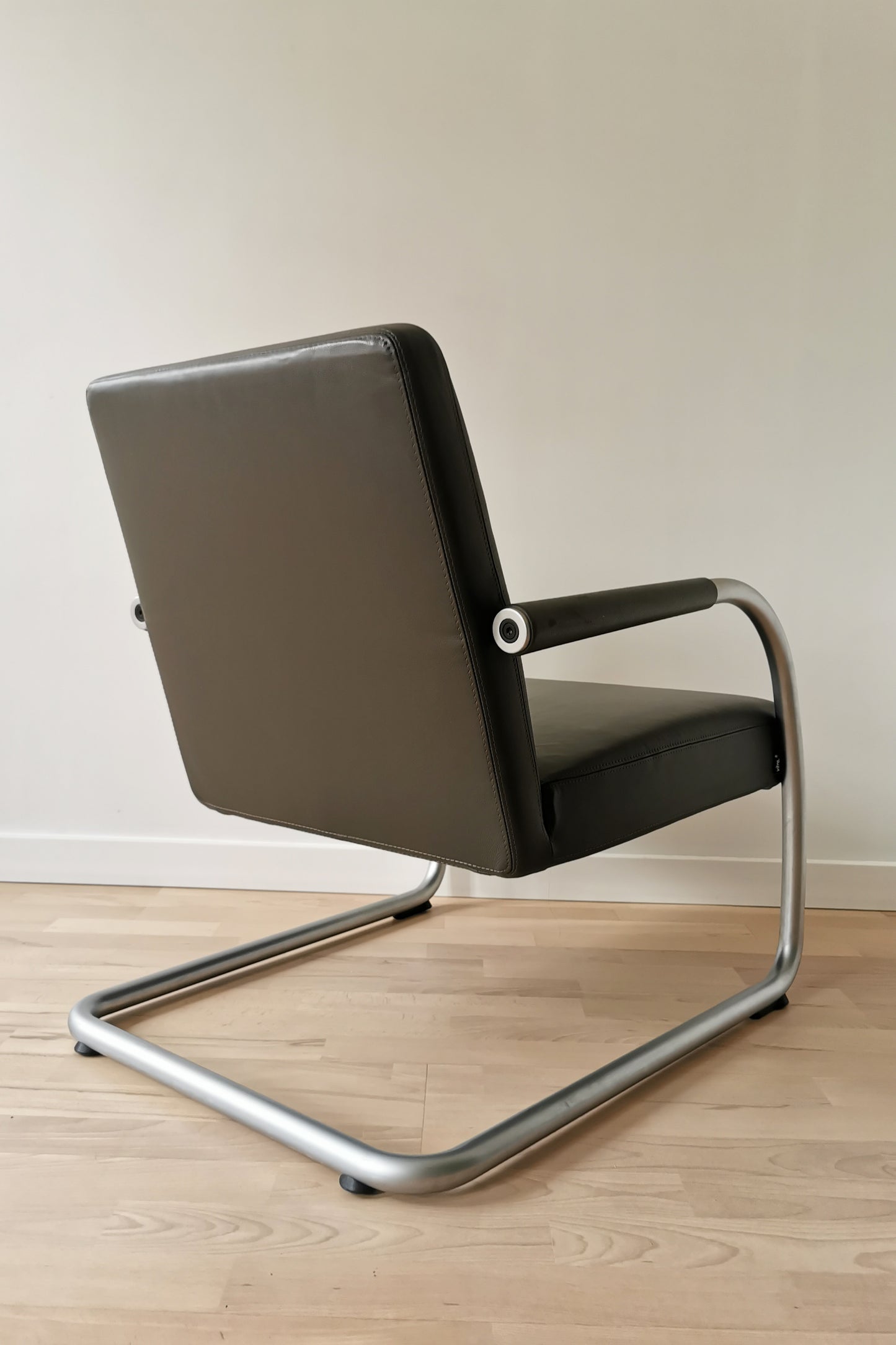 Fotel Antonio Citterio VITRA | czarny skórzany bauhaus