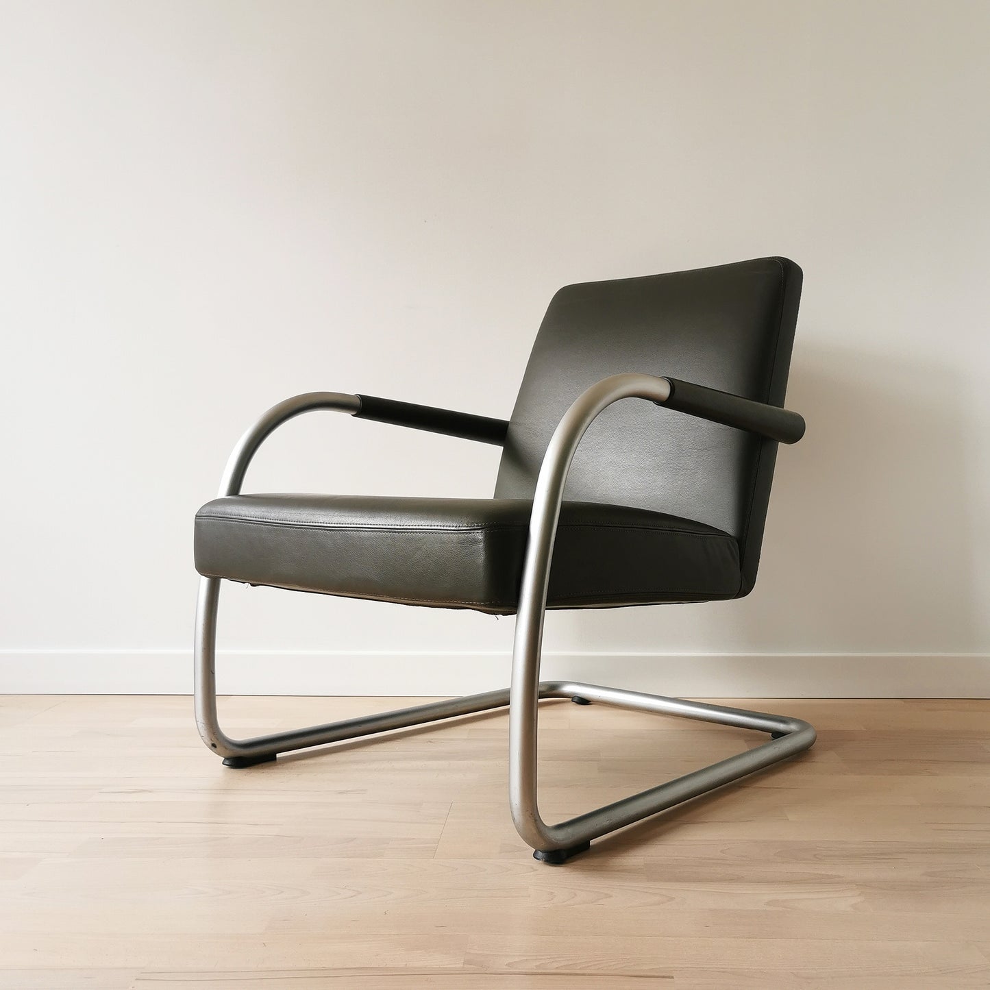 Fotel Antonio Citterio VITRA | czarny skórzany bauhaus